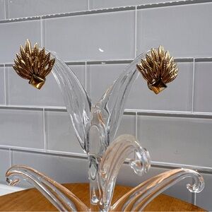 Vintage Crown Trifari Art Deco Fan Gold Tone Clip On Earrings Flapper Feather